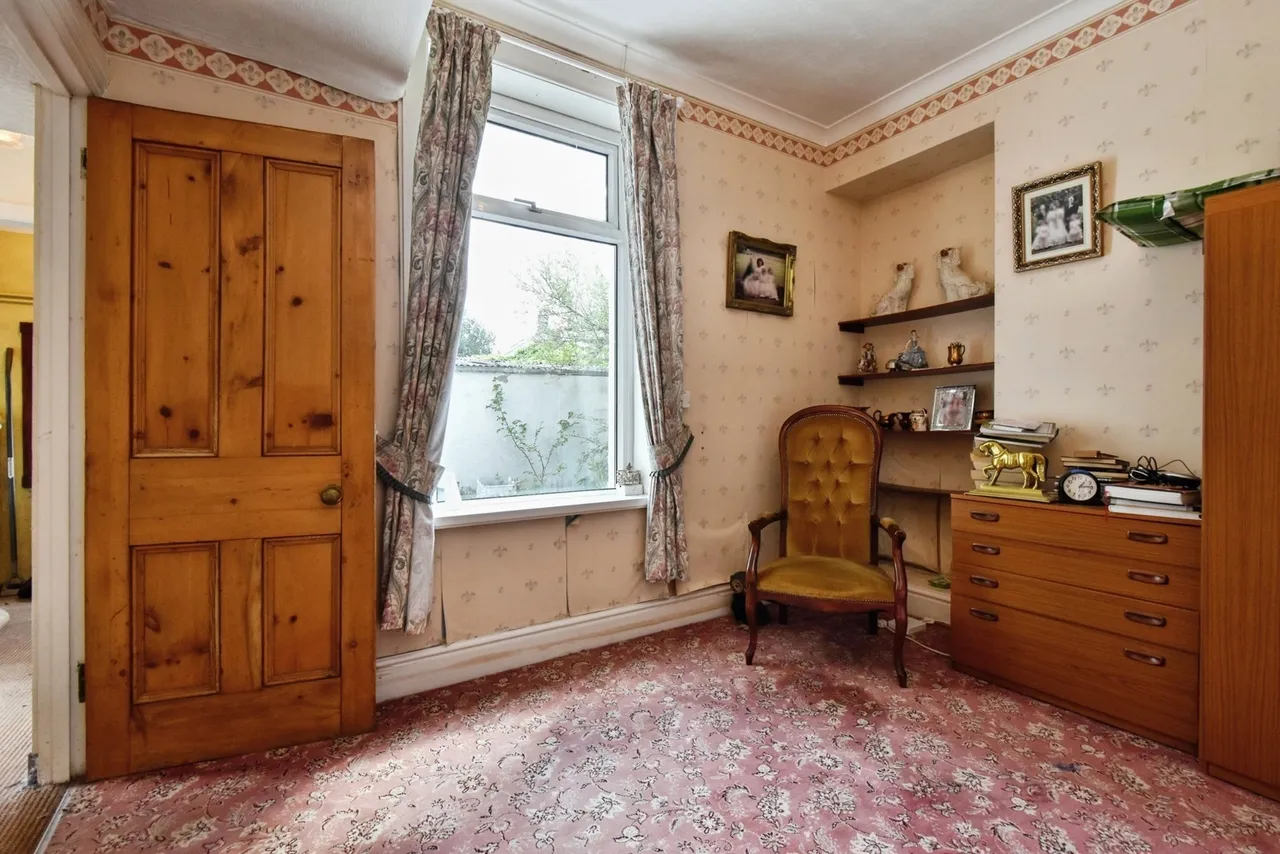 Pentwyn Road, Betws, SA18, photo 7