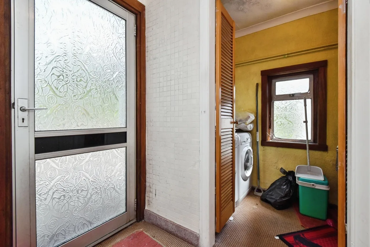 Pentwyn Road, Betws, SA18, photo 8