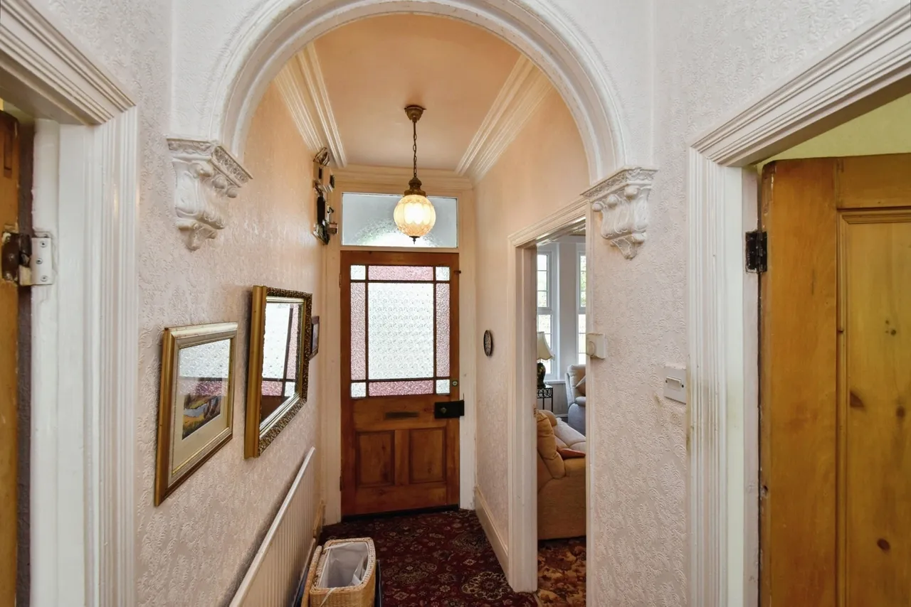 Pentwyn Road, Betws, SA18, photo 3