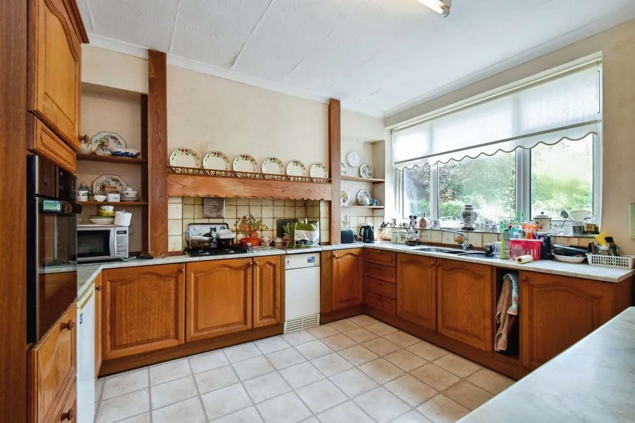 Pentwyn Road, Betws, SA18, photo 4