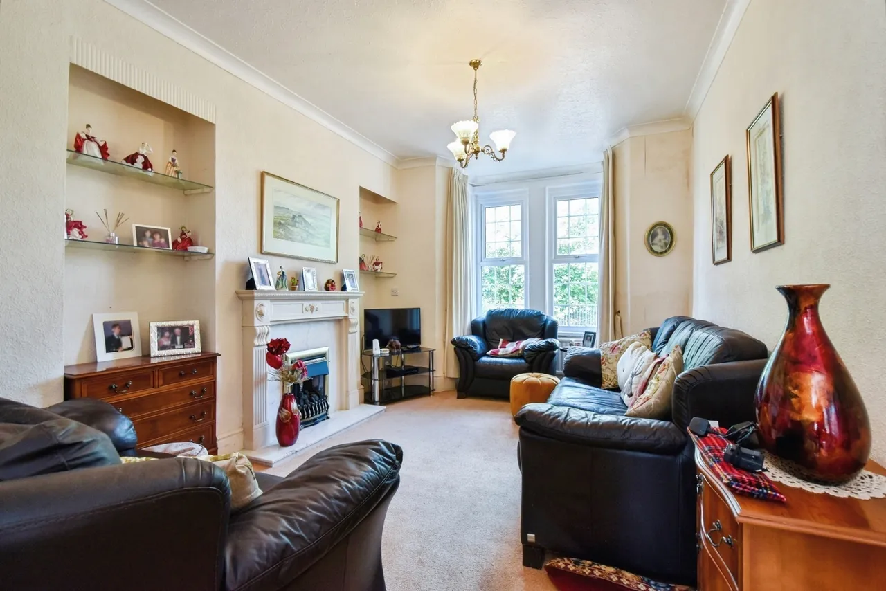 Pentwyn Road, Betws, SA18, photo 5