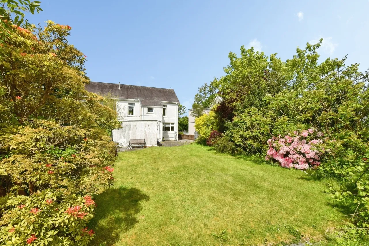 Pentwyn Road, Betws, SA18, photo 9