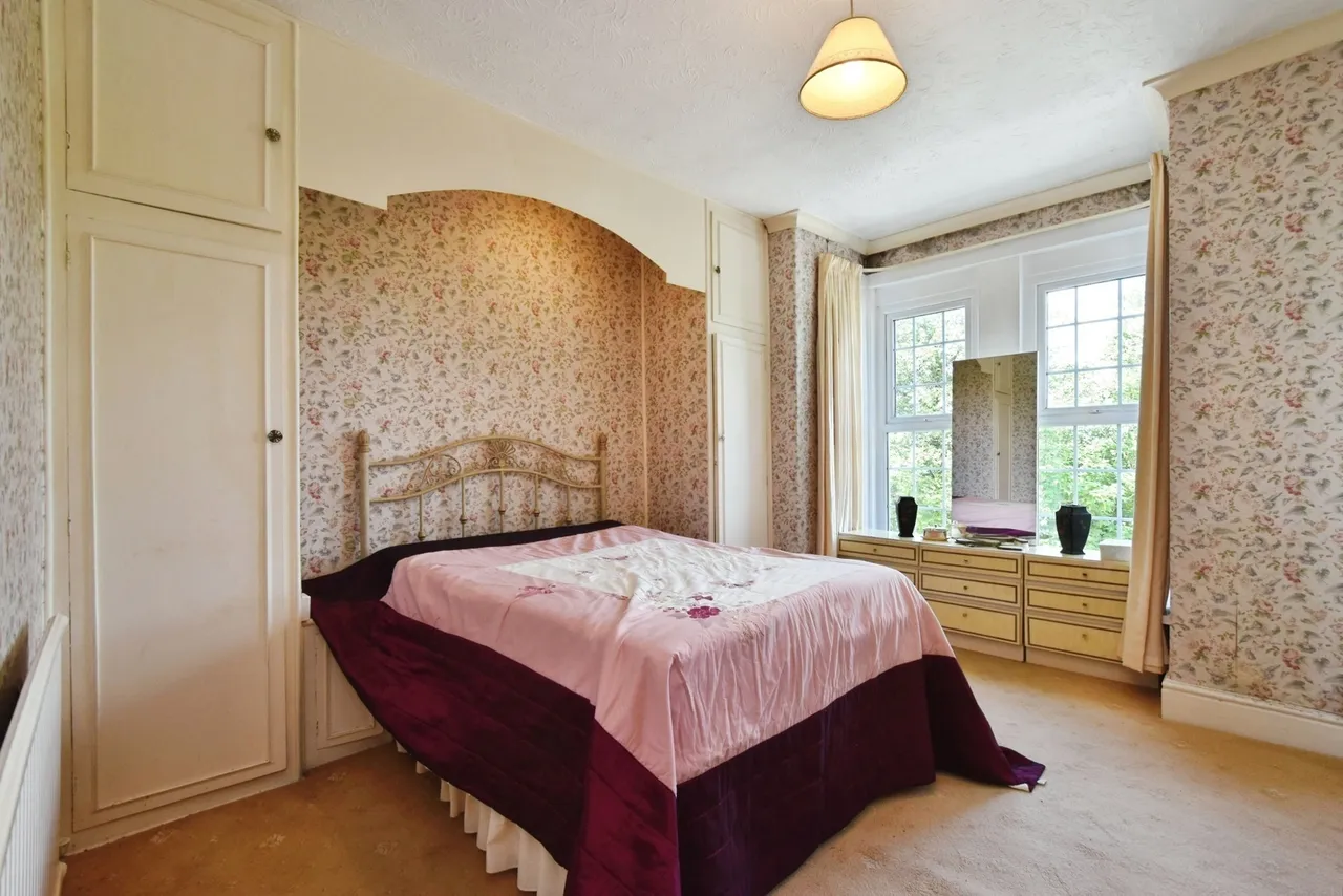 Pentwyn Road, Betws, SA18, photo 14