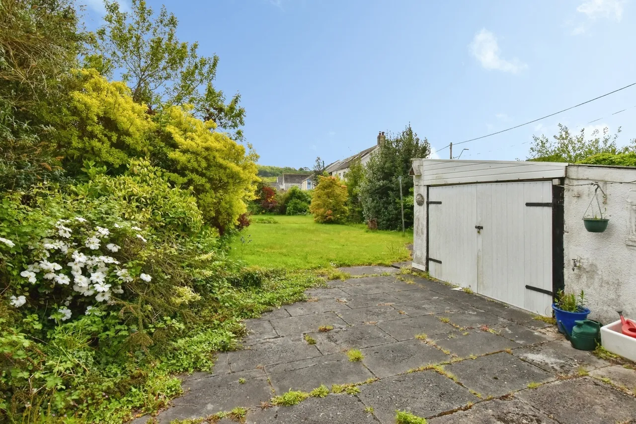 Pentwyn Road, Betws, SA18, photo 10