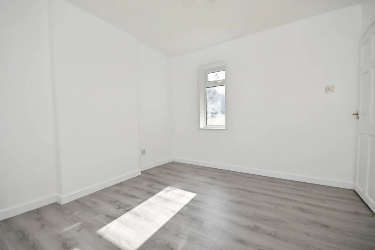 Walgrove Avenue, Chesterfield, S40, photo 8
