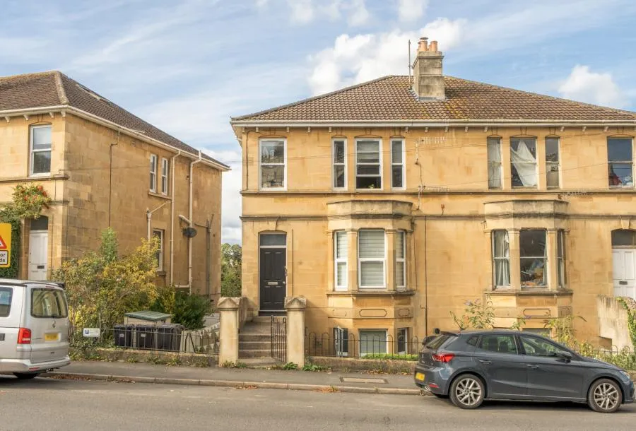 2 bed flat for sale, Lower Oldfield Park, Bath, BA2