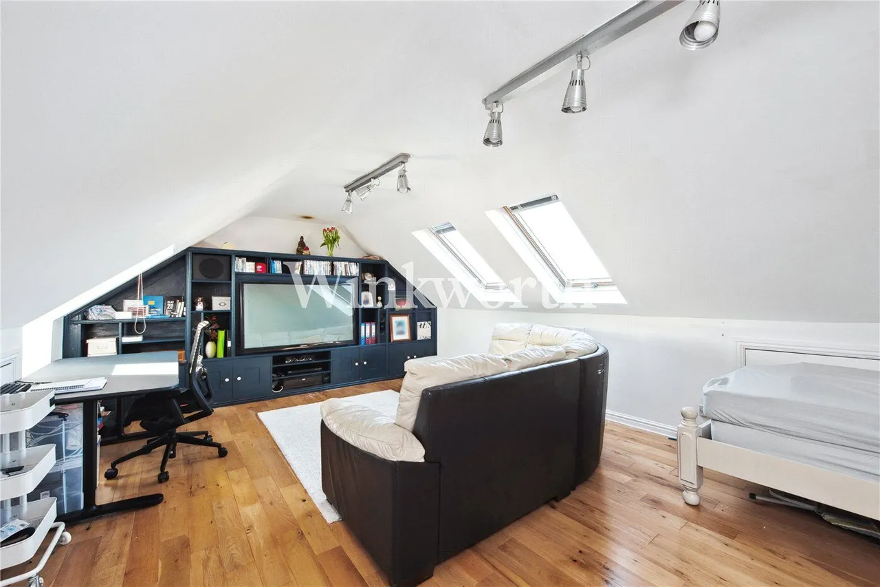 Fox Lane, London, N13, photo 8