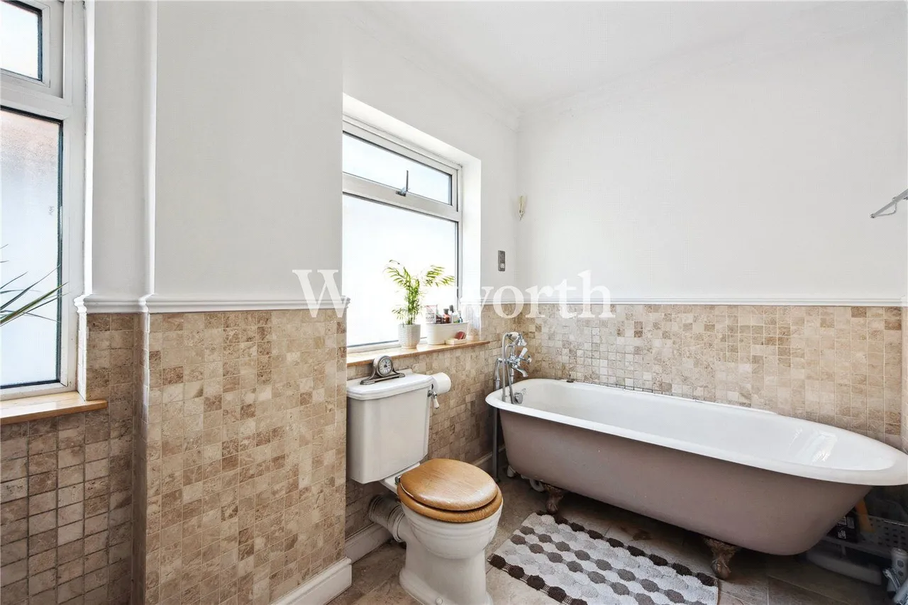 Fox Lane, London, N13, photo 14