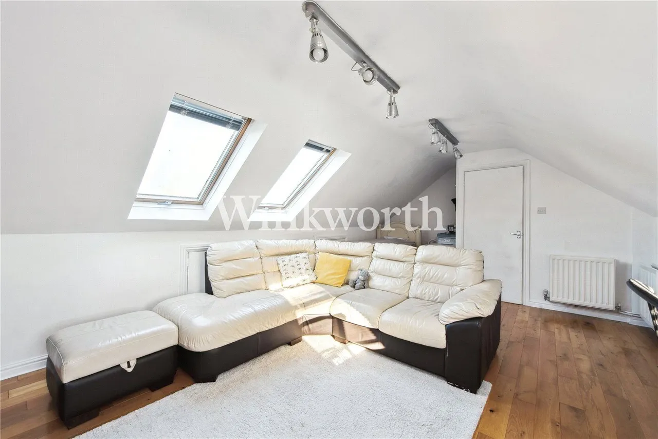 Fox Lane, London, N13, photo 18