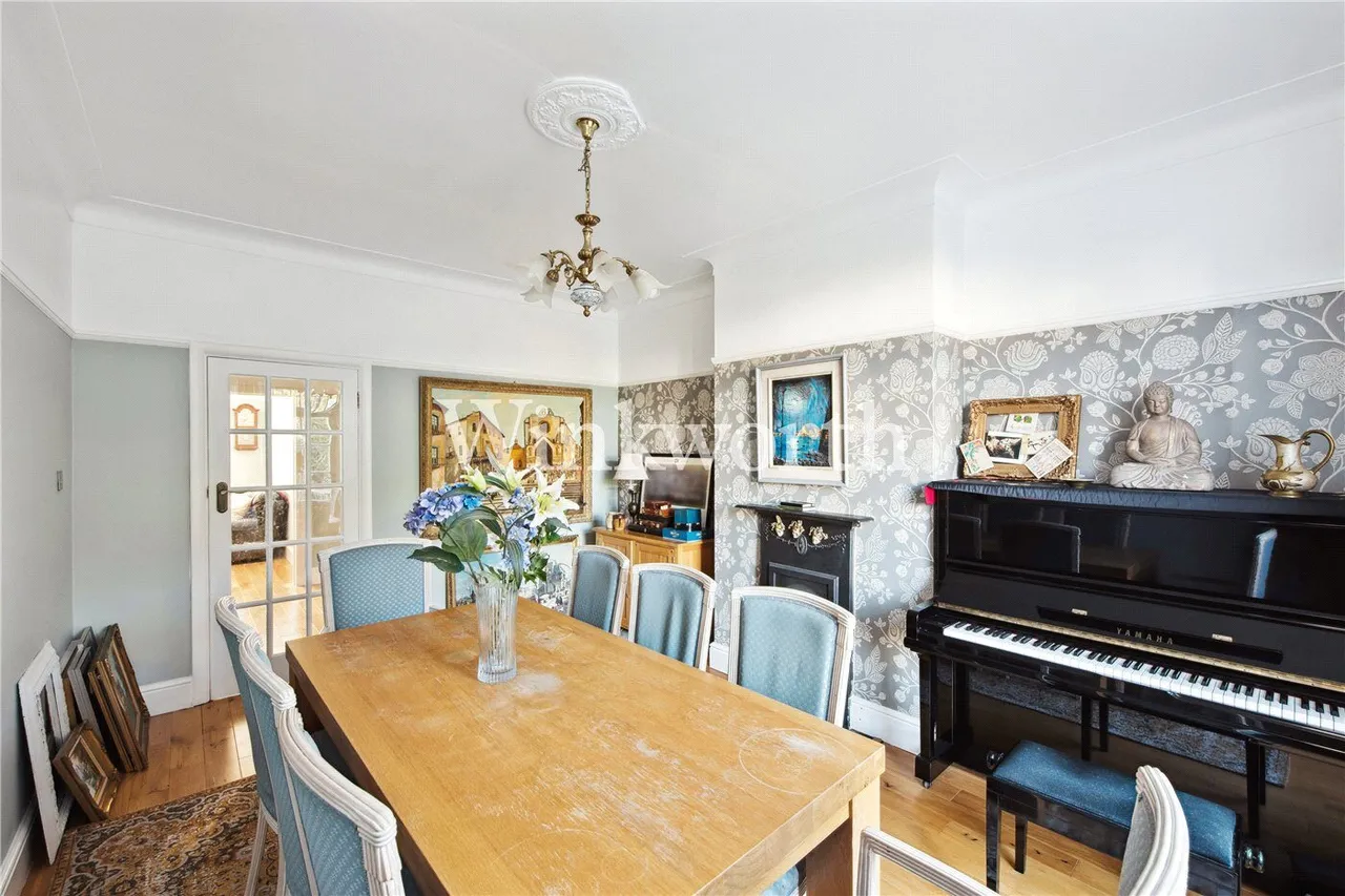 Fox Lane, London, N13, photo 17