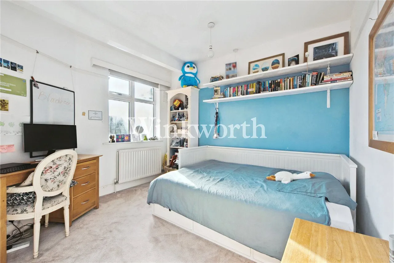 Fox Lane, London, N13, photo 12