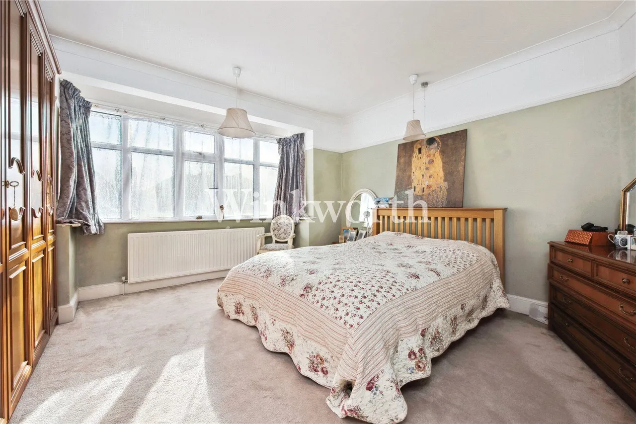Fox Lane, London, N13, photo 10