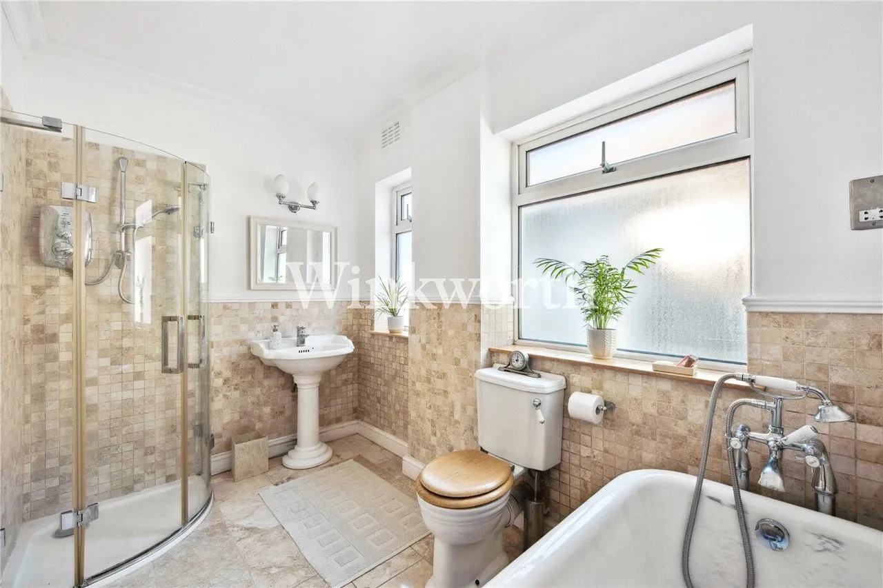 Fox Lane, London, N13, photo 11