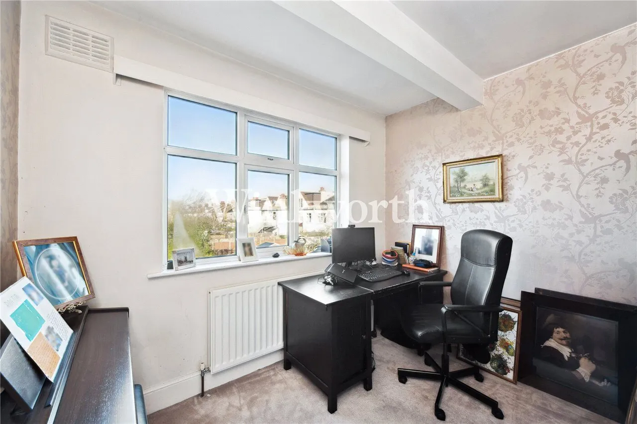 Fox Lane, London, N13, photo 13