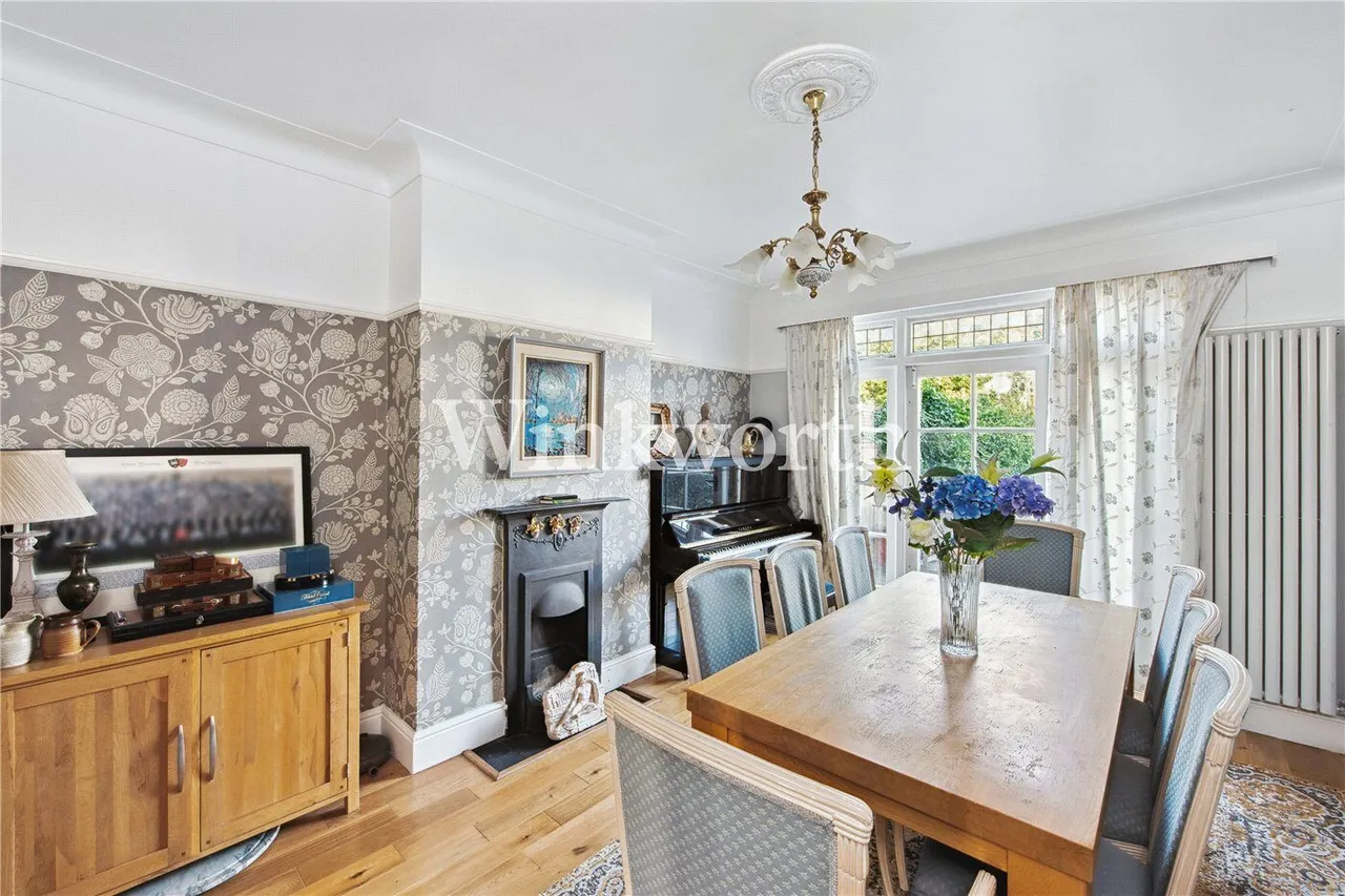 Fox Lane, London, N13, photo 5