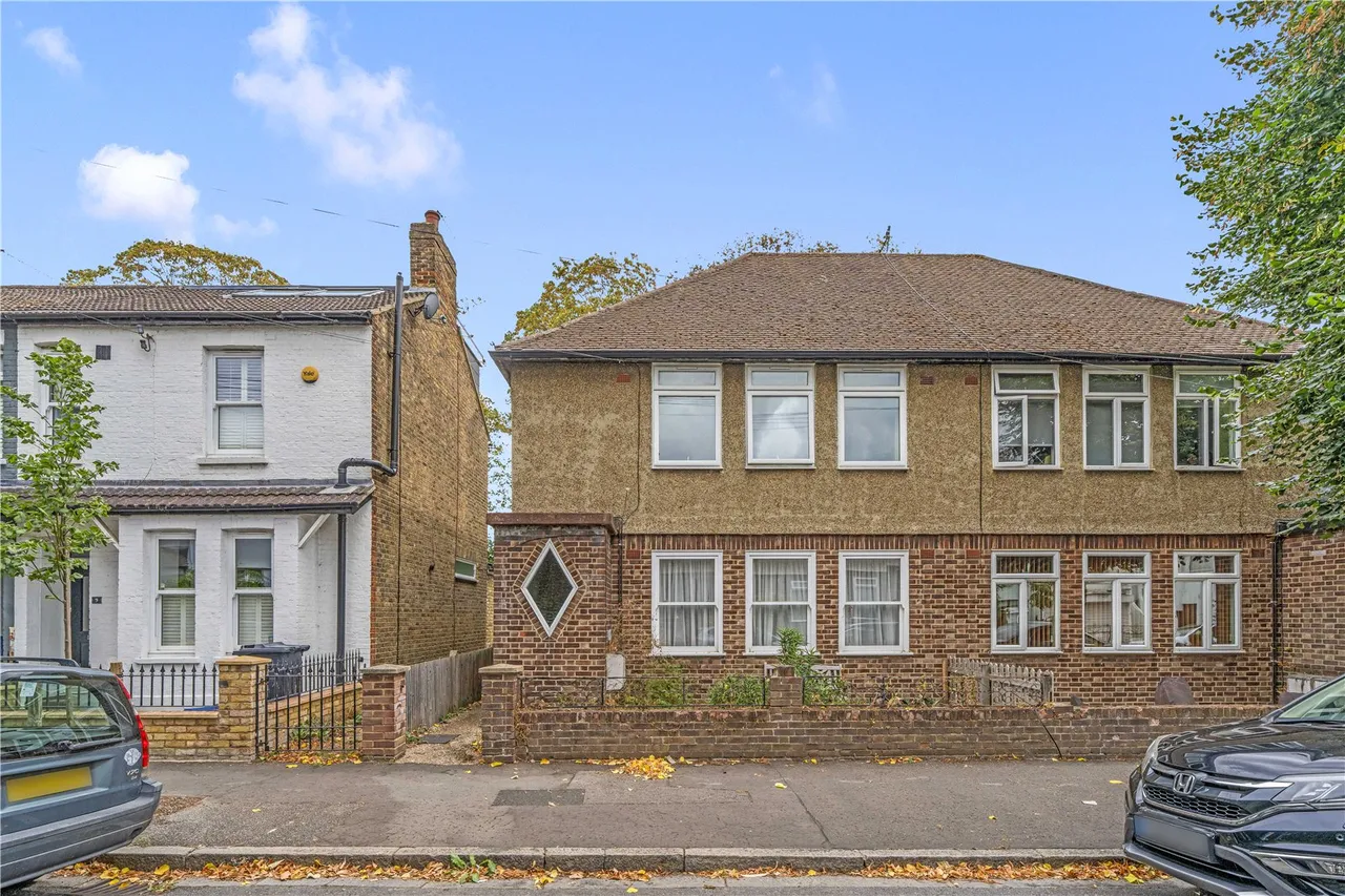 2 bed flat for sale — Warfield Road, Hampton, TW12 2AY