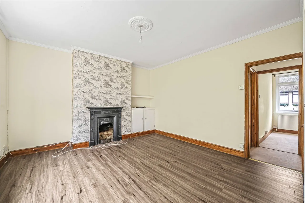 Warfield Road, Hampton, TW12 2AY, photo 3