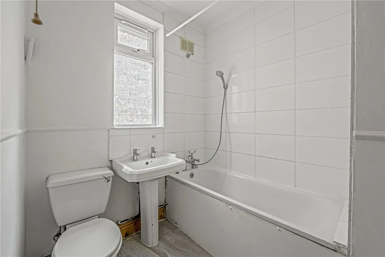 Warfield Road, Hampton, TW12 2AY, photo 5