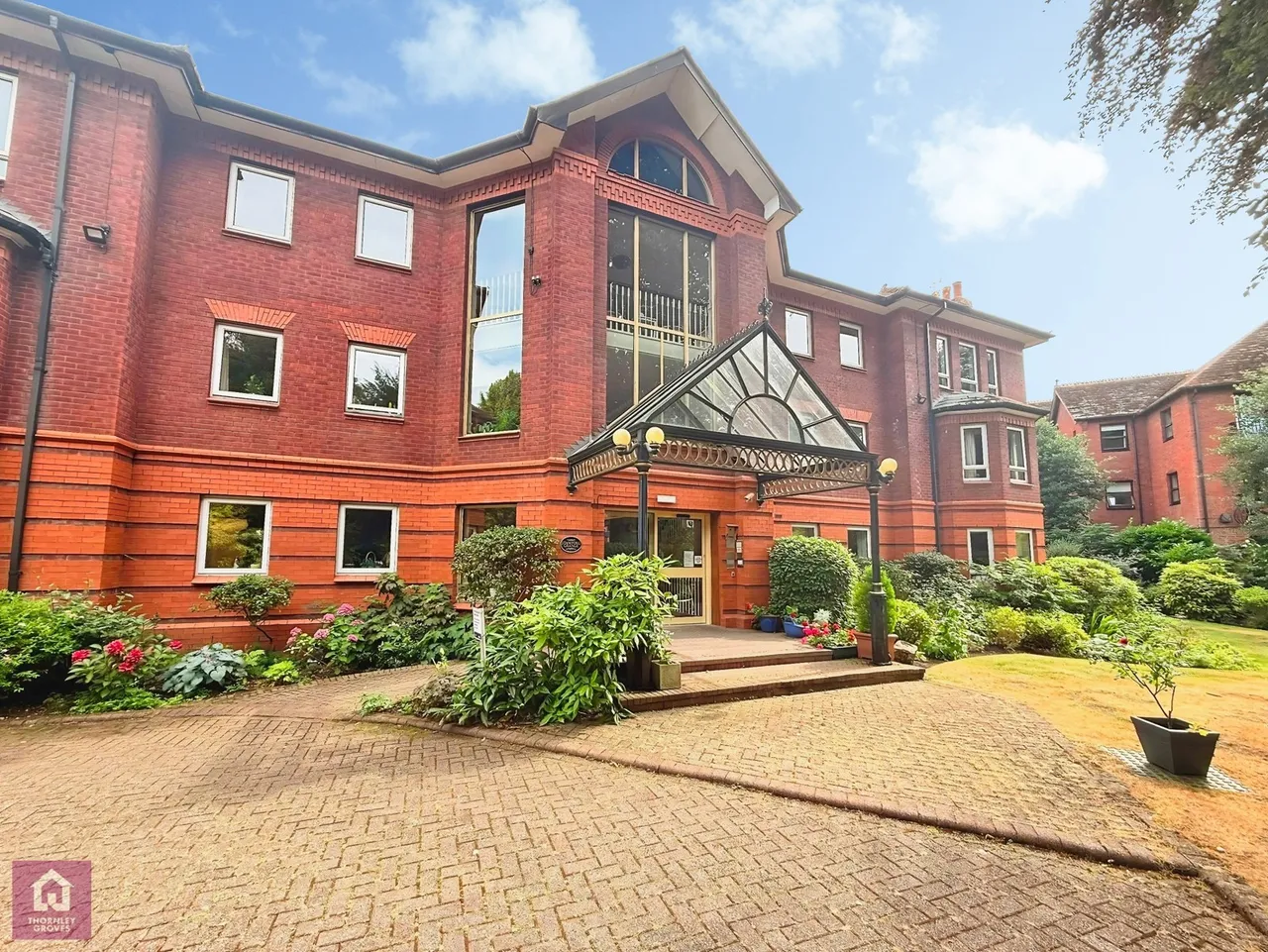 2 bed flat for sale, Dunham Road, Altrincham, WA14