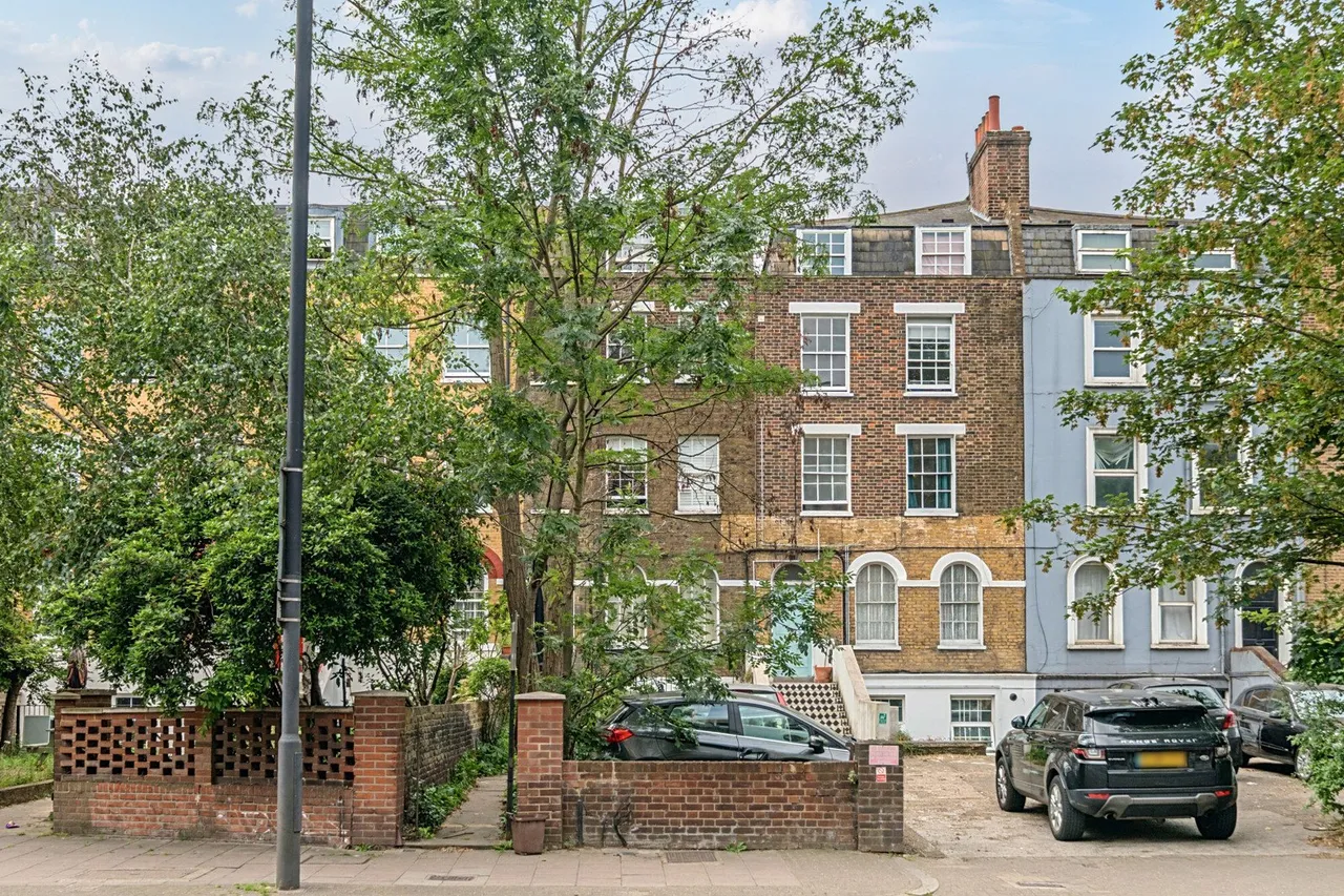 2 bed flat for sale — Queens Road, SE15