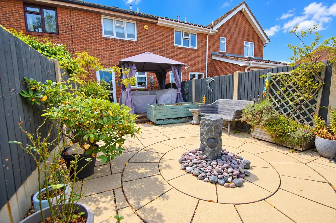 Thackeray Avenue, Tilbury, RM18, photo 12