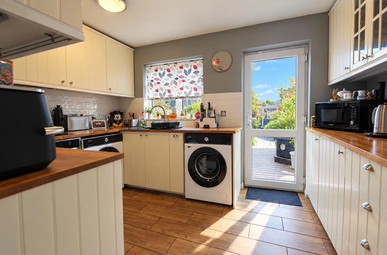 Thackeray Avenue, Tilbury, RM18, photo 3