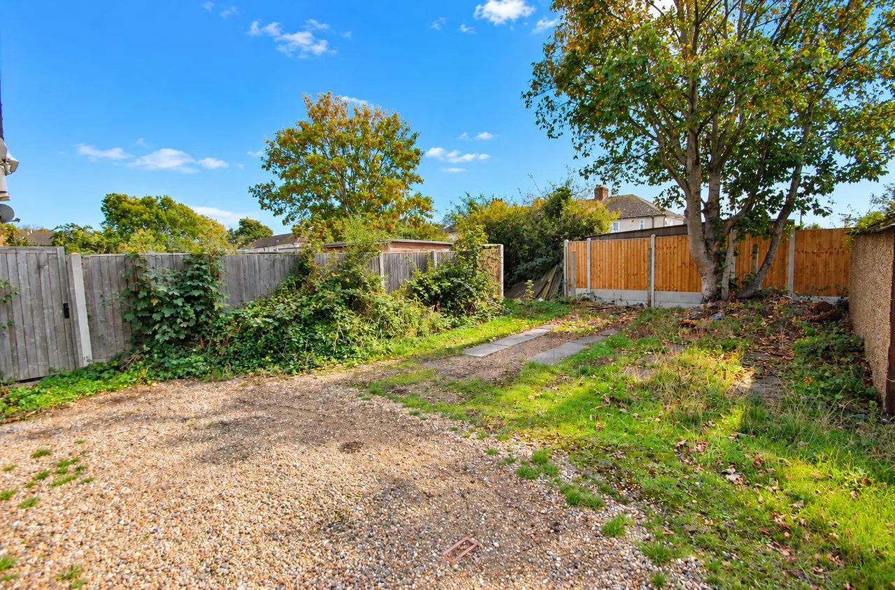 Thackeray Avenue, Tilbury, RM18, photo 15