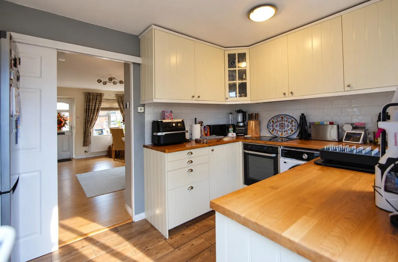 Thackeray Avenue, Tilbury, RM18, photo 5