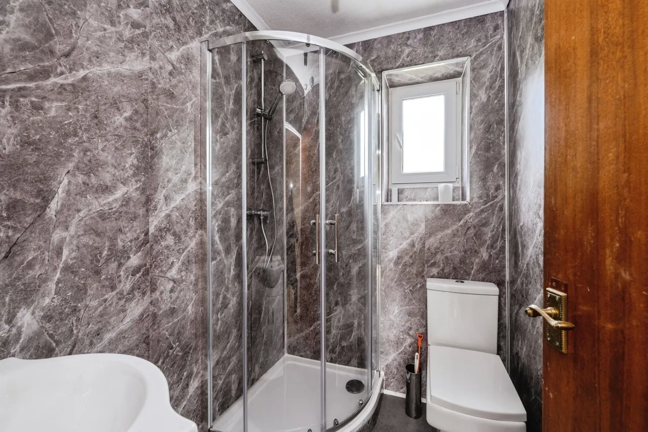 Brynmead Close, Sketty, SA2, photo 11