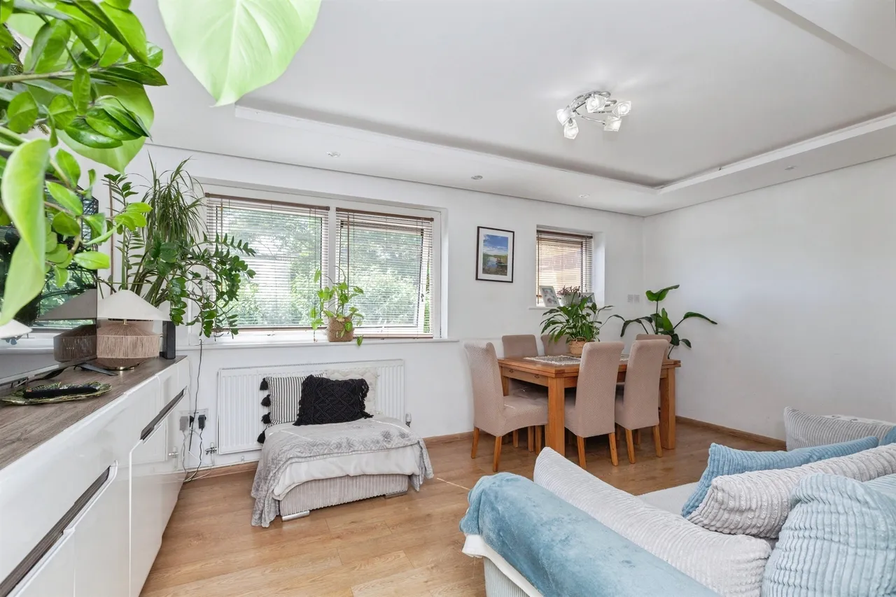 Garth Avenue, Leicester, photo 11