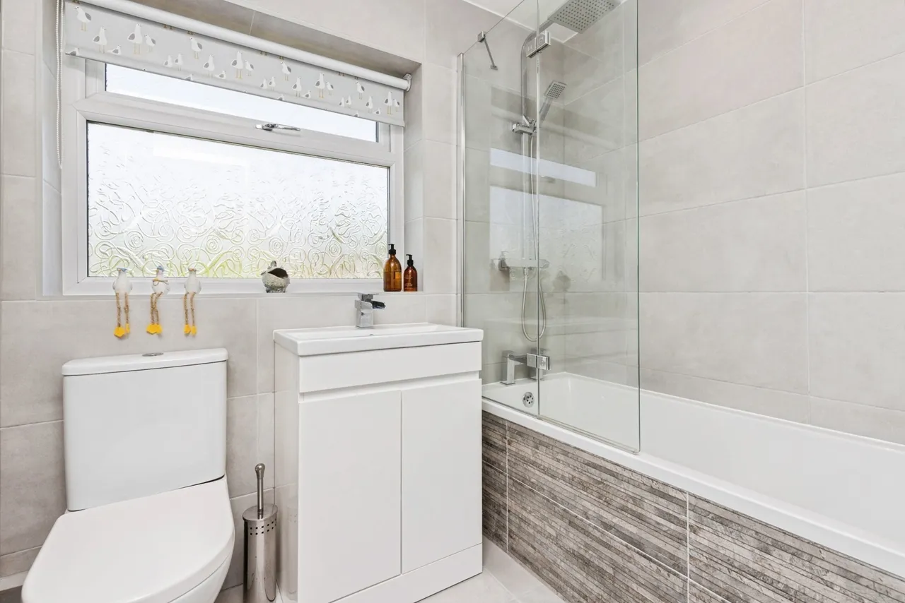Lennox Drive, Wakefield, West Yorkshire, WF2, photo 17