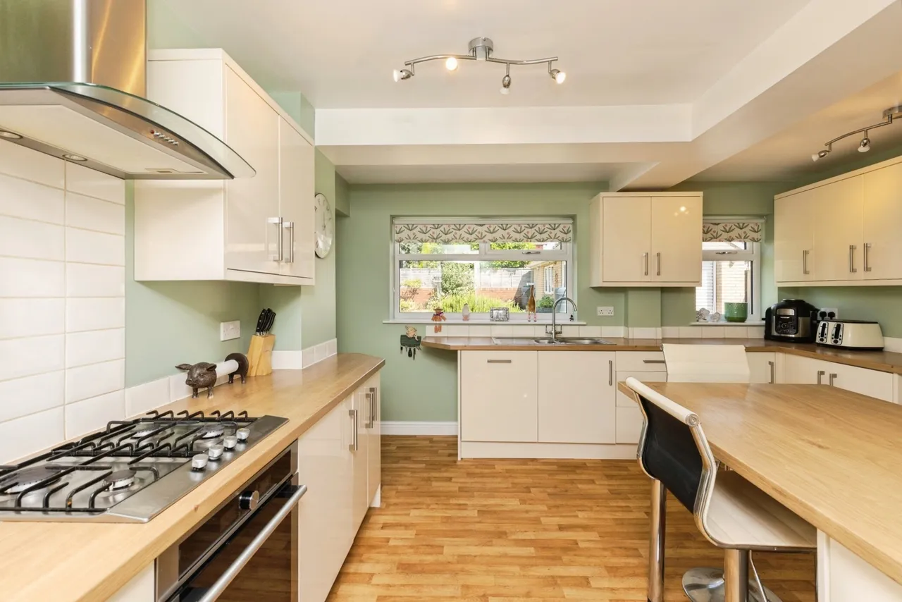 Lennox Drive, Wakefield, West Yorkshire, WF2, photo 8