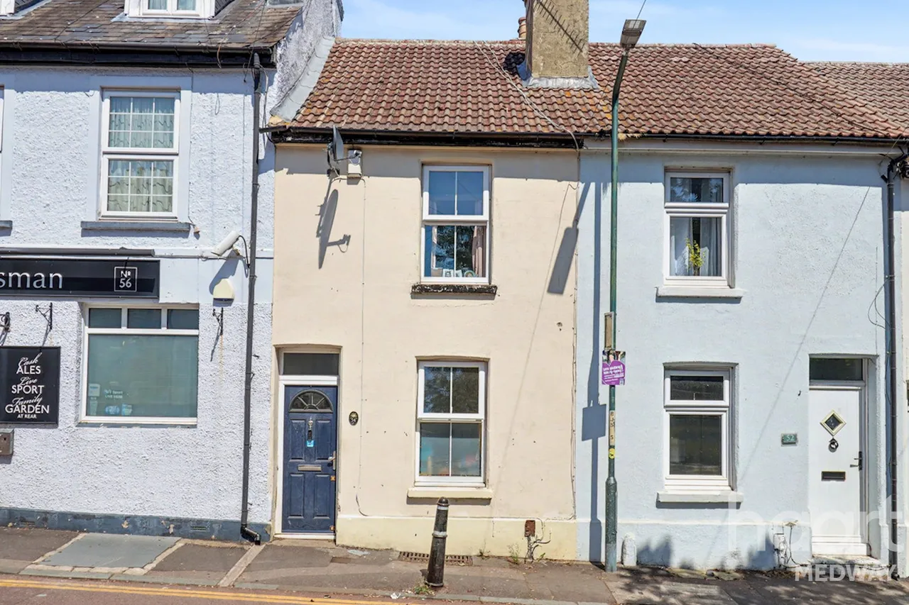 3 bed house for sale, Brompton Lane, Rochester, ME2