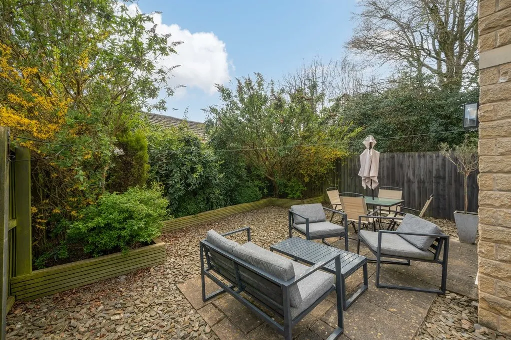 Threelands, Birkenshaw BD11 2DG, photo 5