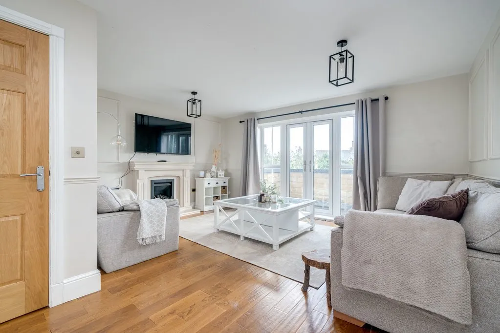 Threelands, Birkenshaw BD11 2DG, photo 6
