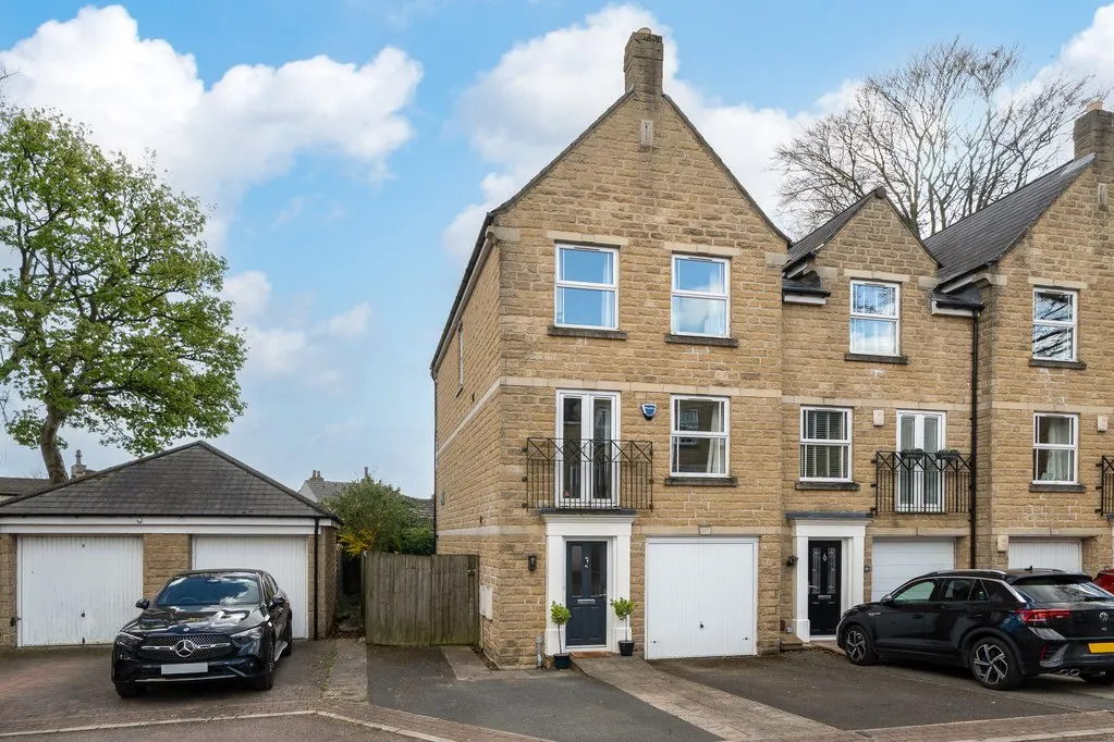4 bed house for sale — Threelands, Birkenshaw BD11 2DG