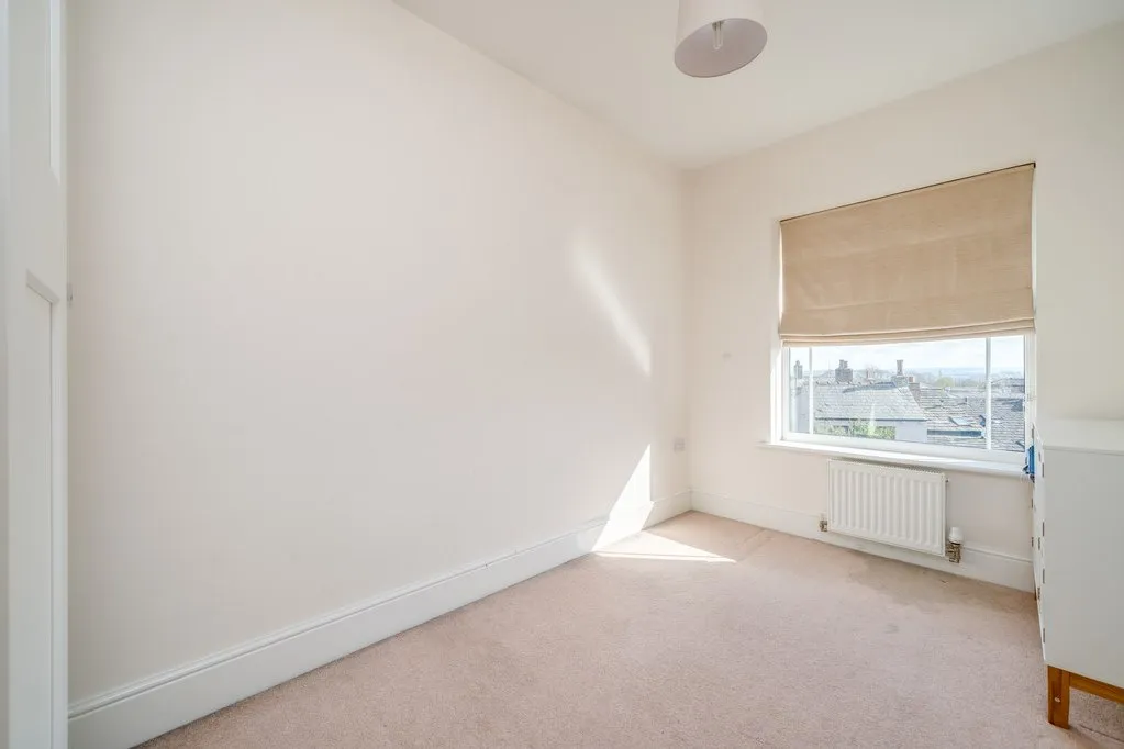 Threelands, Birkenshaw BD11 2DG, photo 17