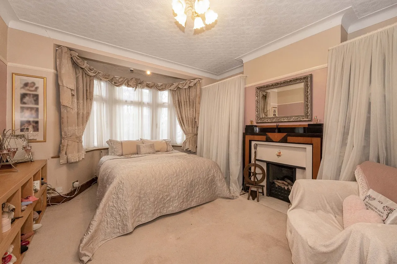 Glenthorne Gardens, Ilford, Essex, IG6 1LB, photo 9