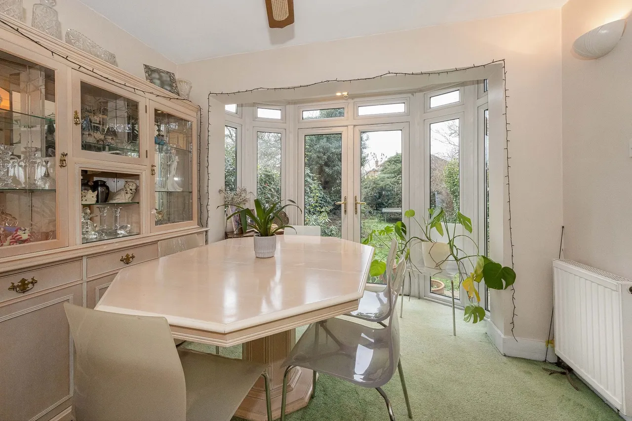 Glenthorne Gardens, Ilford, Essex, IG6 1LB, photo 3