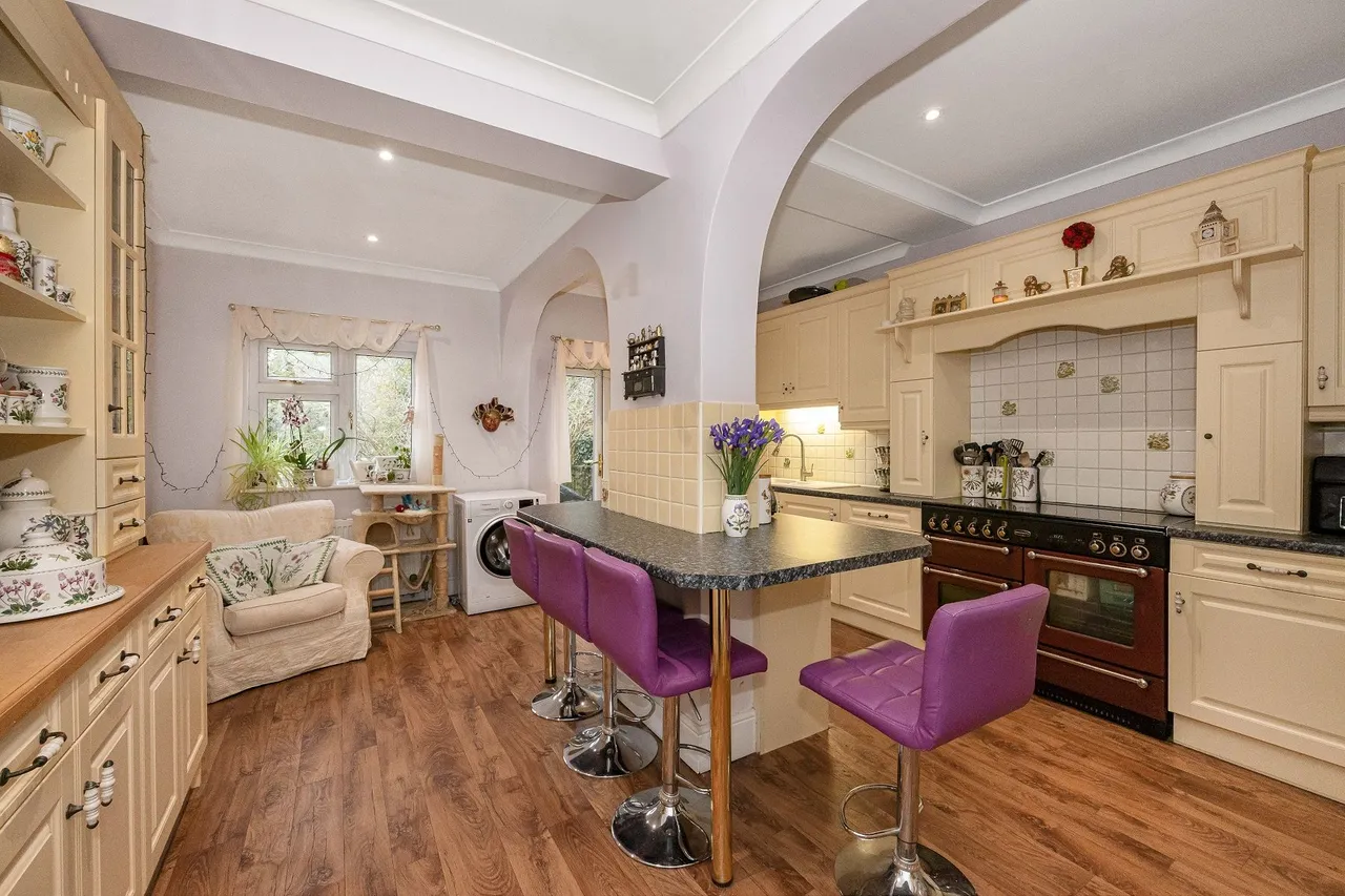 Glenthorne Gardens, Ilford, Essex, IG6 1LB, photo 5