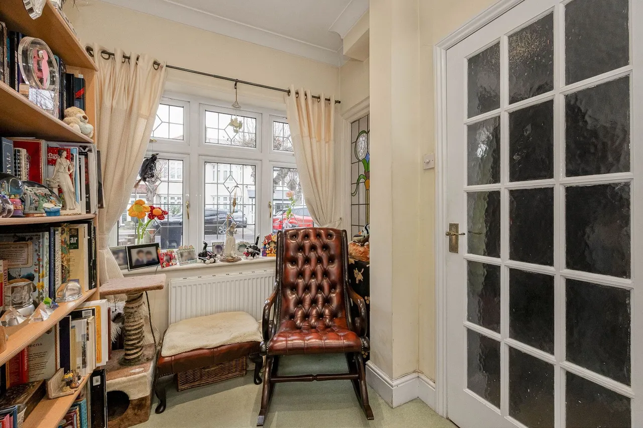 Glenthorne Gardens, Ilford, Essex, IG6 1LB, photo 11