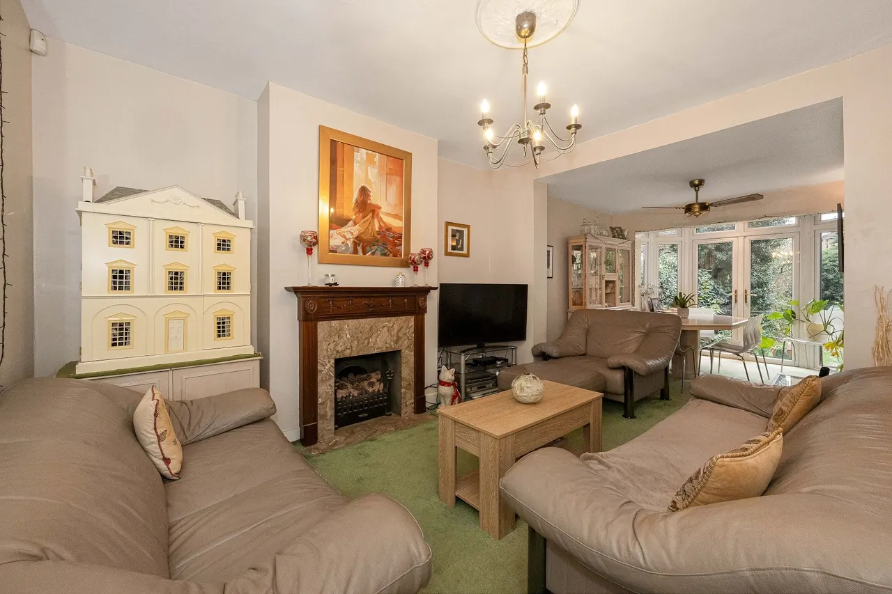 Glenthorne Gardens, Ilford, Essex, IG6 1LB, photo 2