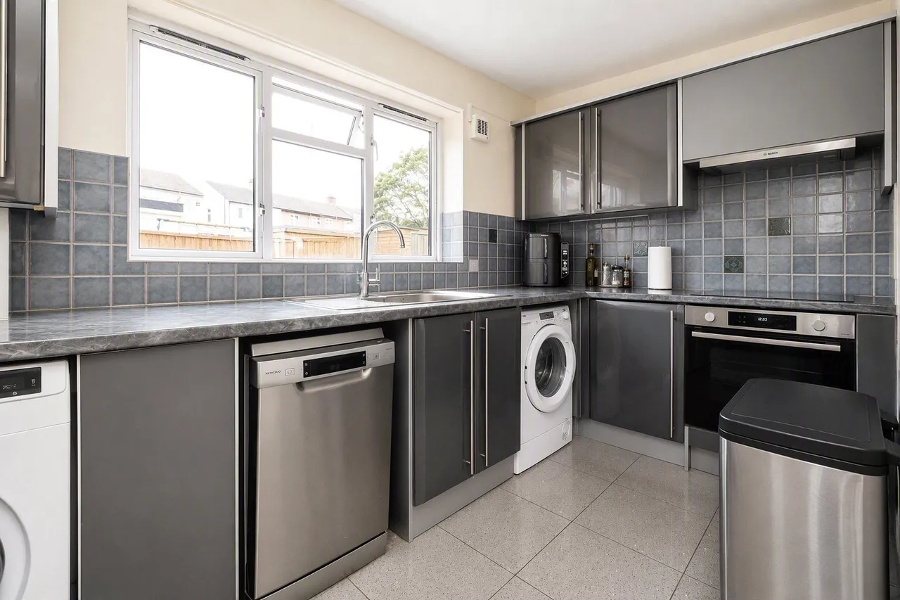 Stirling Close, Rainham, RM13, photo 5