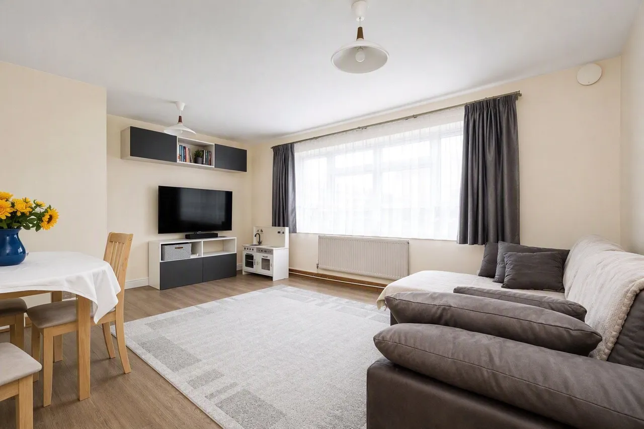Stirling Close, Rainham, RM13, photo 3