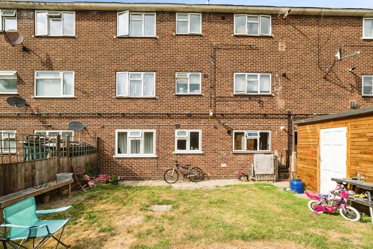 Stirling Close, Rainham, RM13, photo 12