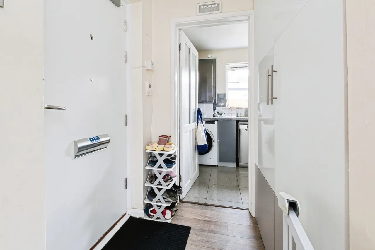 Stirling Close, Rainham, RM13, photo 9