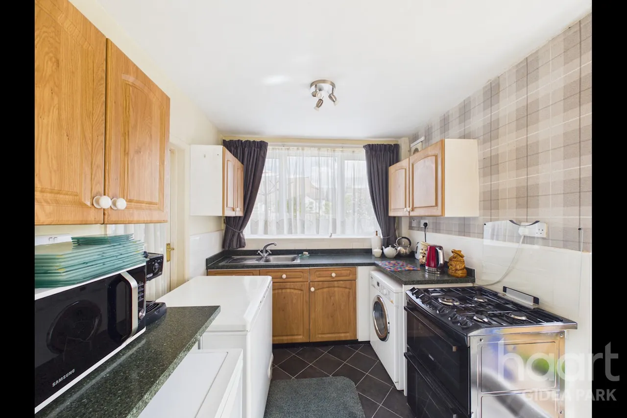 Margaret Close, Gidea Park, RM2, photo 5