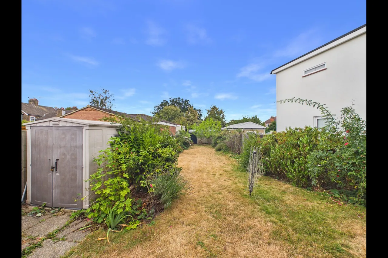 Margaret Close, Gidea Park, RM2, photo 14