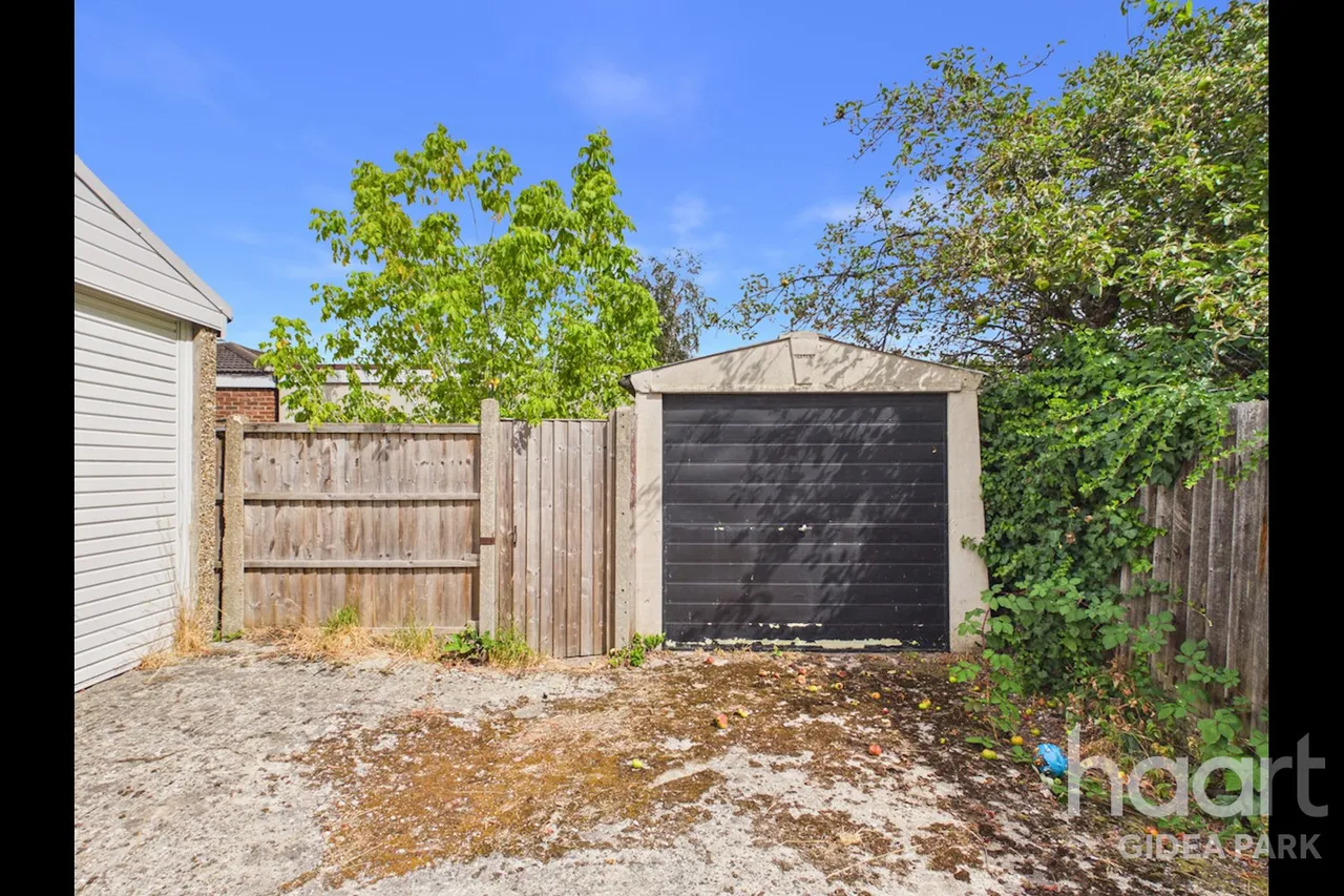 Margaret Close, Gidea Park, RM2, photo 4