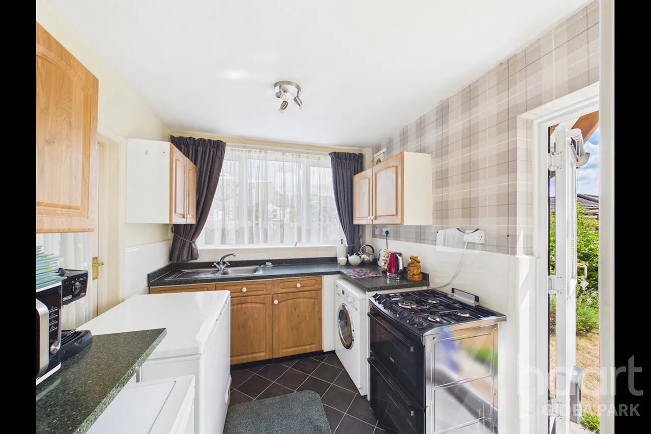 Margaret Close, Gidea Park, RM2, photo 7